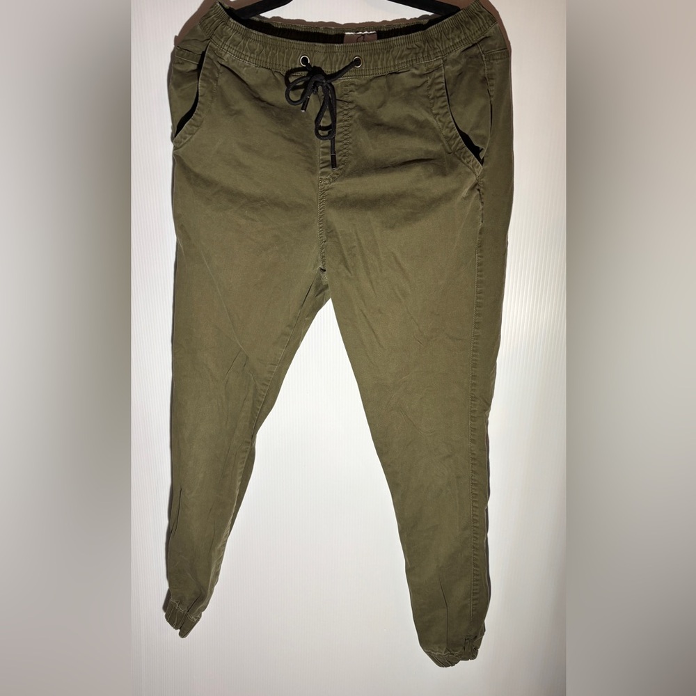 Kuwallatee army green joggers size small